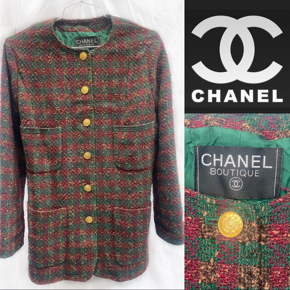 💎Chic CHANEL jacket from the 90’s. Luxury never goes out of style! 💎